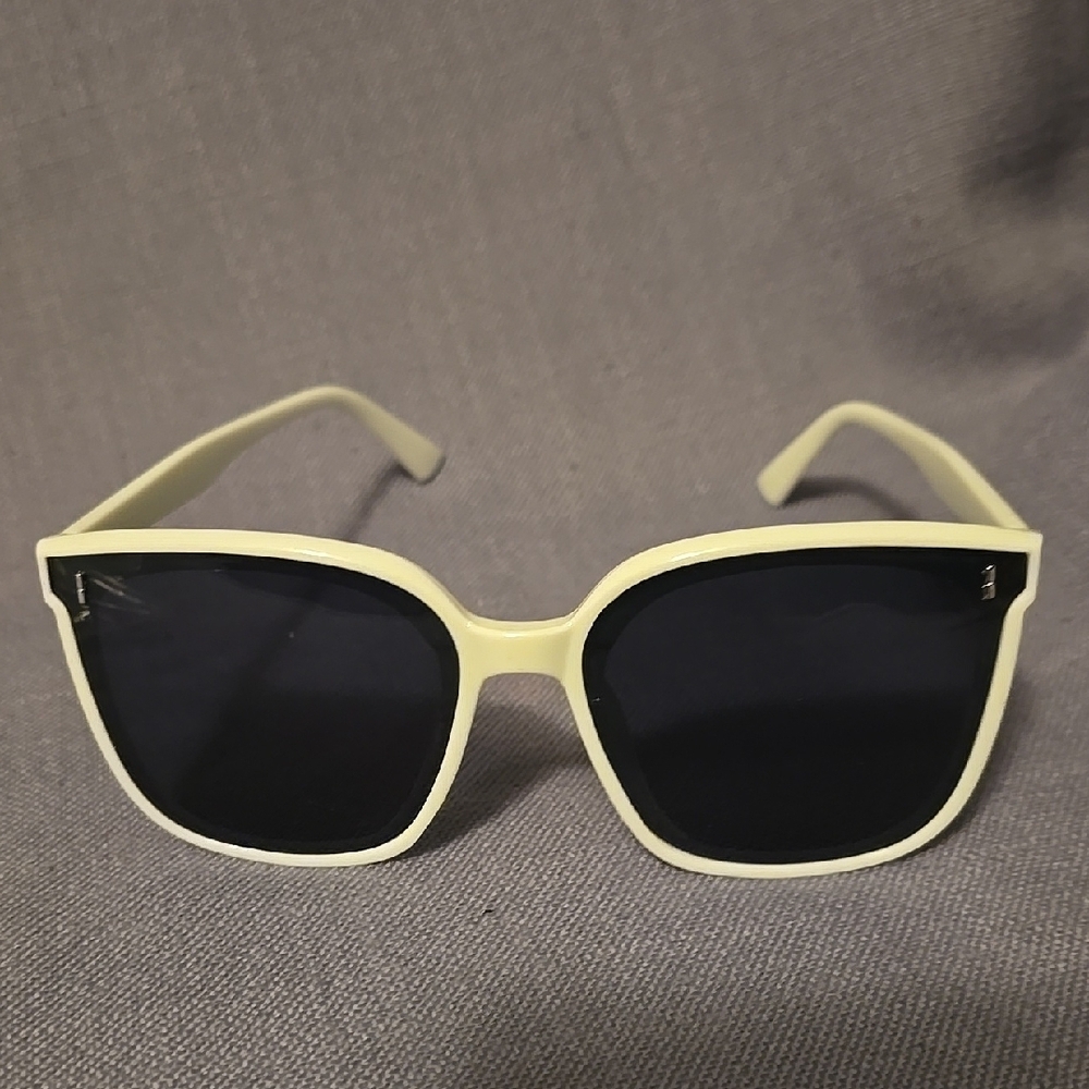 Chic Cream Sunglasses